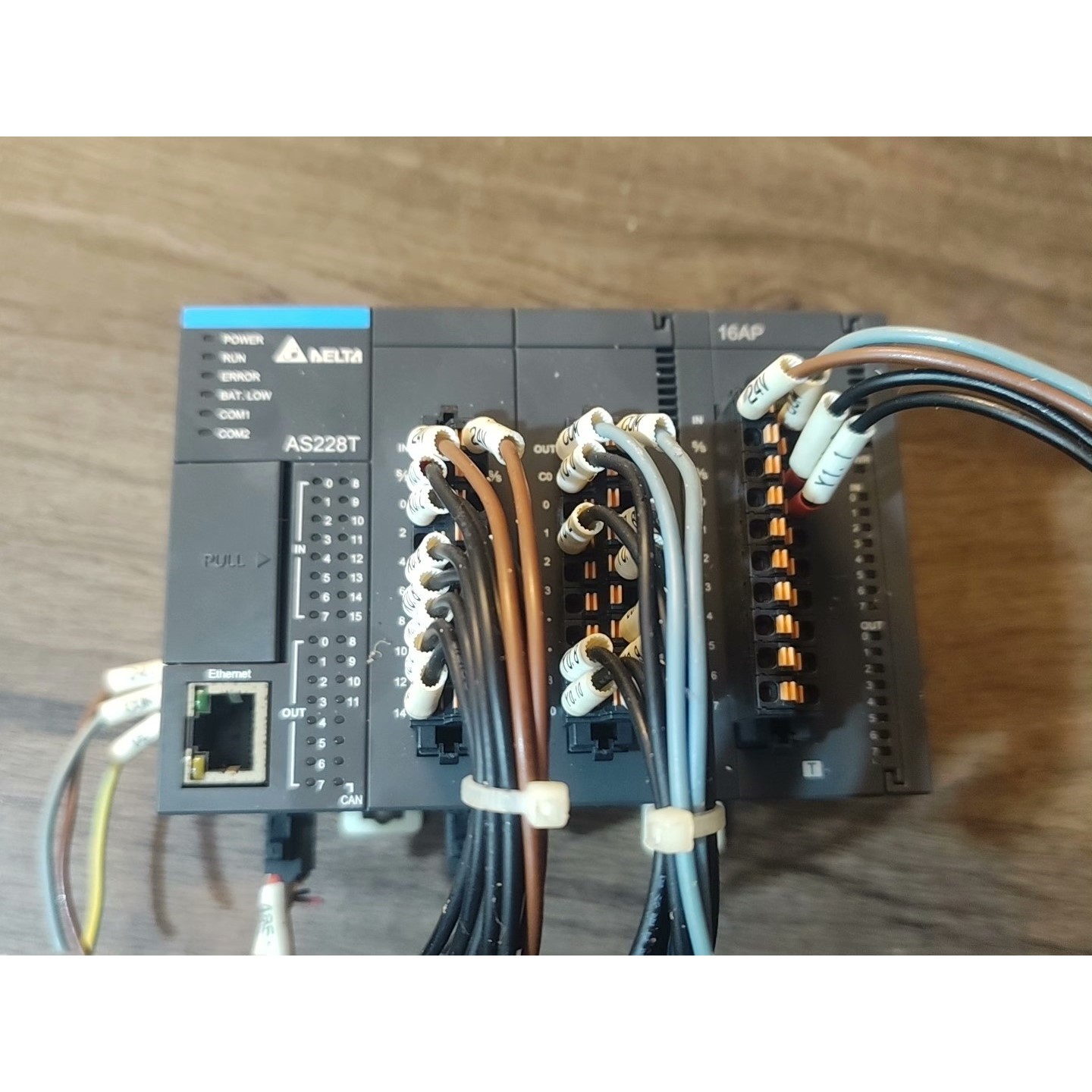 台达AS228T-A,PLC一台,货,成色很新,实物拍摄议价产品