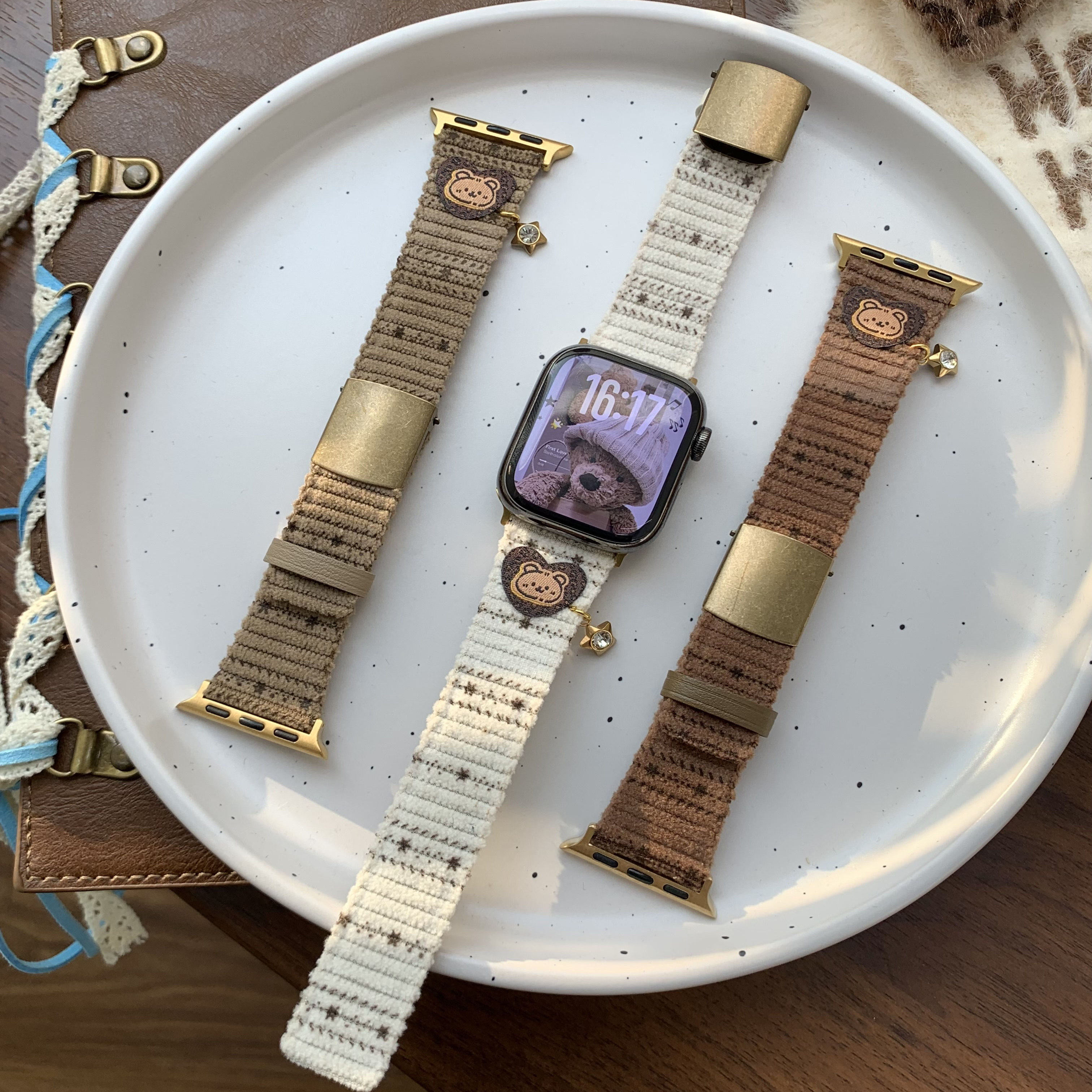 适用苹果手表AppleiWatchS11小熊灯芯绒s10987表带秋冬se小米9pro