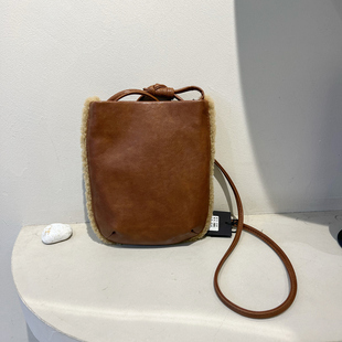 同丰小众羊羔毛拼皮斜挎小包包时尚手机包女包2025新款百搭单肩包