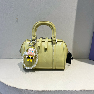 同丰时尚糖果色波士顿包手提枕头包女包2026新款精致百搭斜挎小包