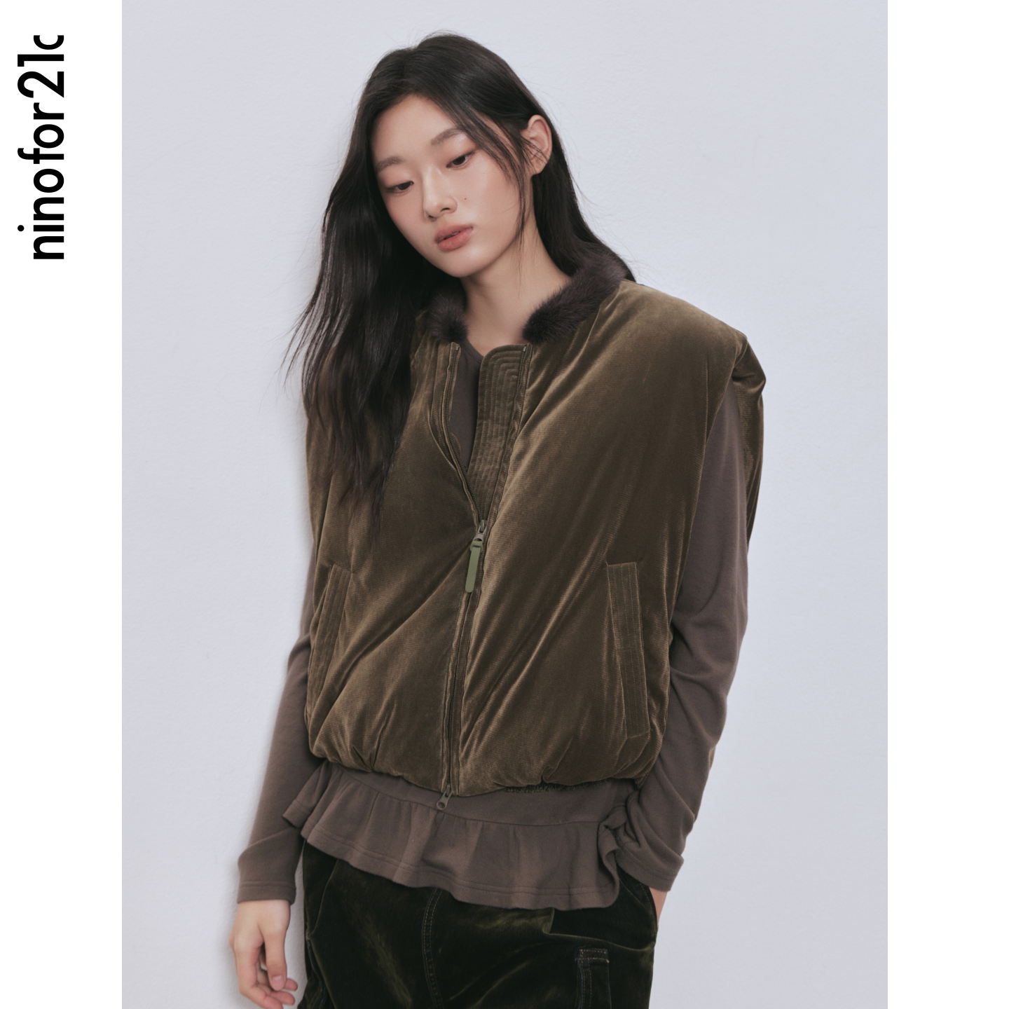 .e1 & ninofor21c 26冬90白鹅绒复古毛领拼接丝绒/棉落肩短款马甲