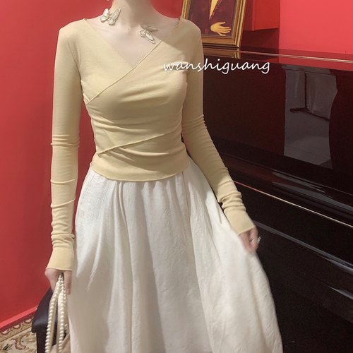 晚时光2021新款复古v领温柔t短袖