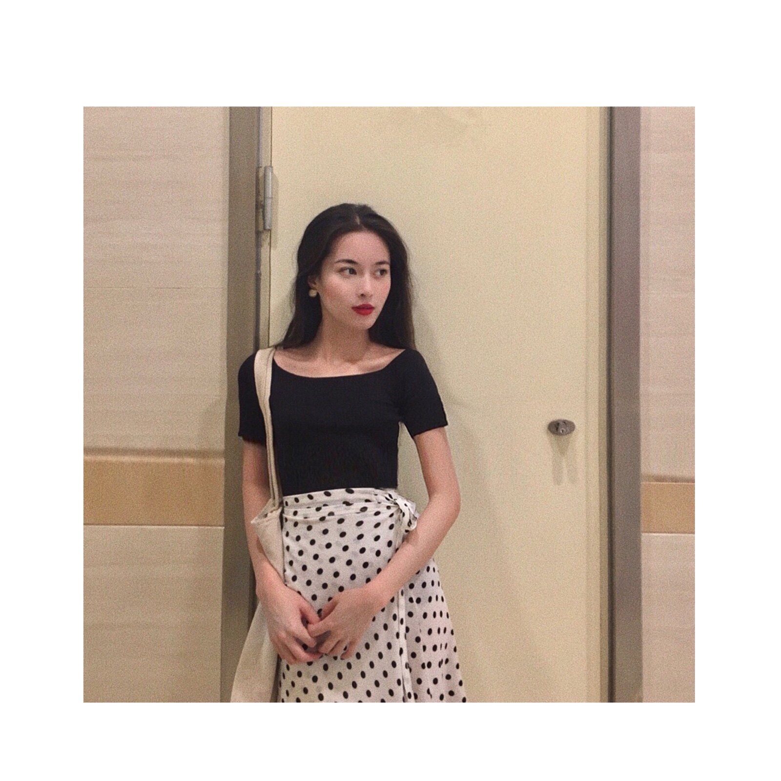 晚时光【秒杀】春夏黑色白色一字领针织上衣圆领中袖上衣
