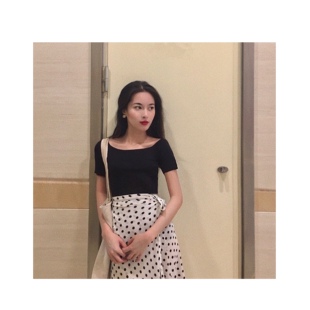 上衣 春夏黑色白色一字领针织上衣圆领中袖 晚时光 秒杀