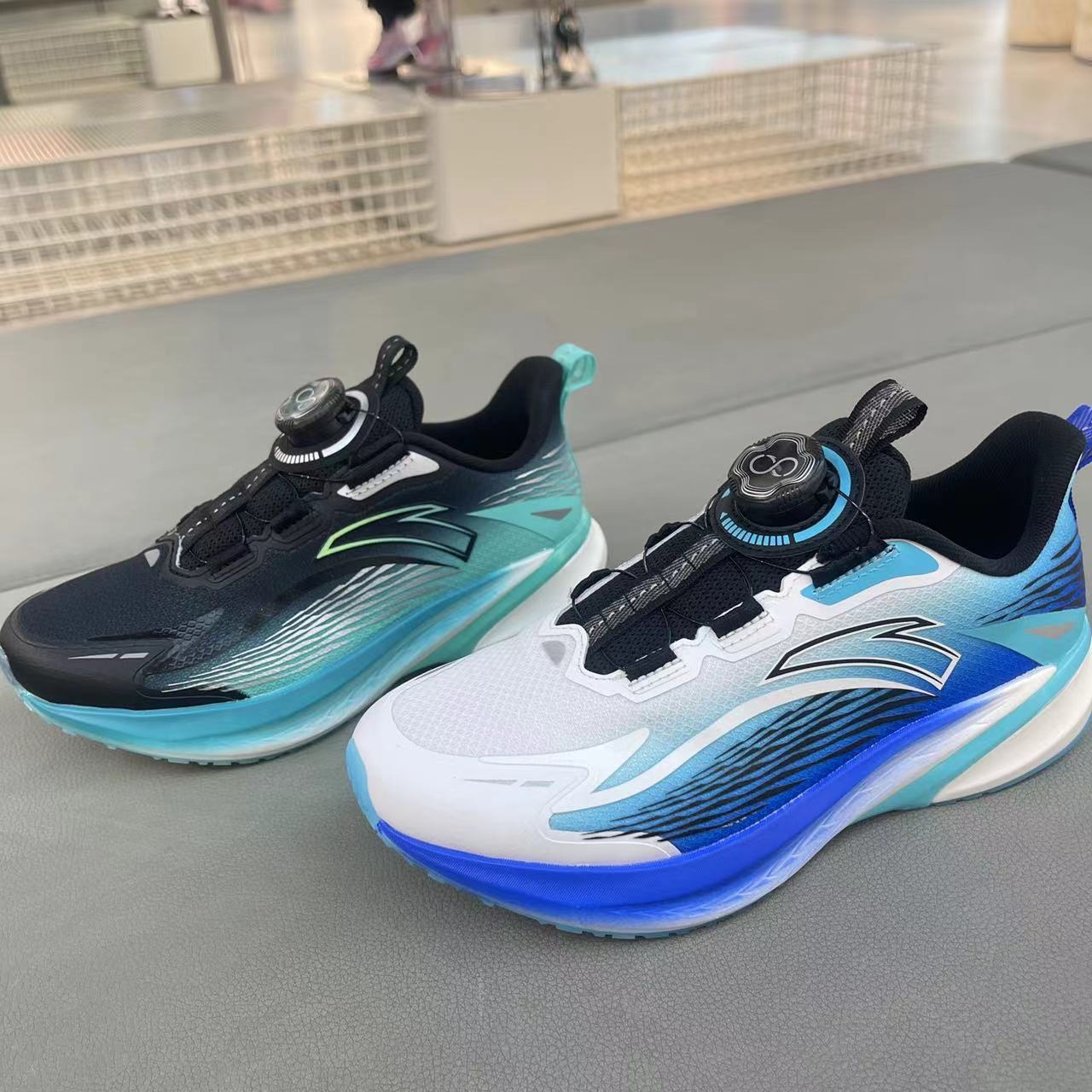 安踏2025冬男大童骇浪4纽扣跑鞋