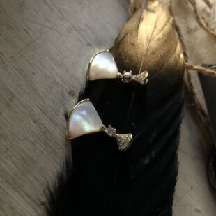 造物星球一一真贝母幻彩小扇子耳环银针耳钉 锆石优雅气质