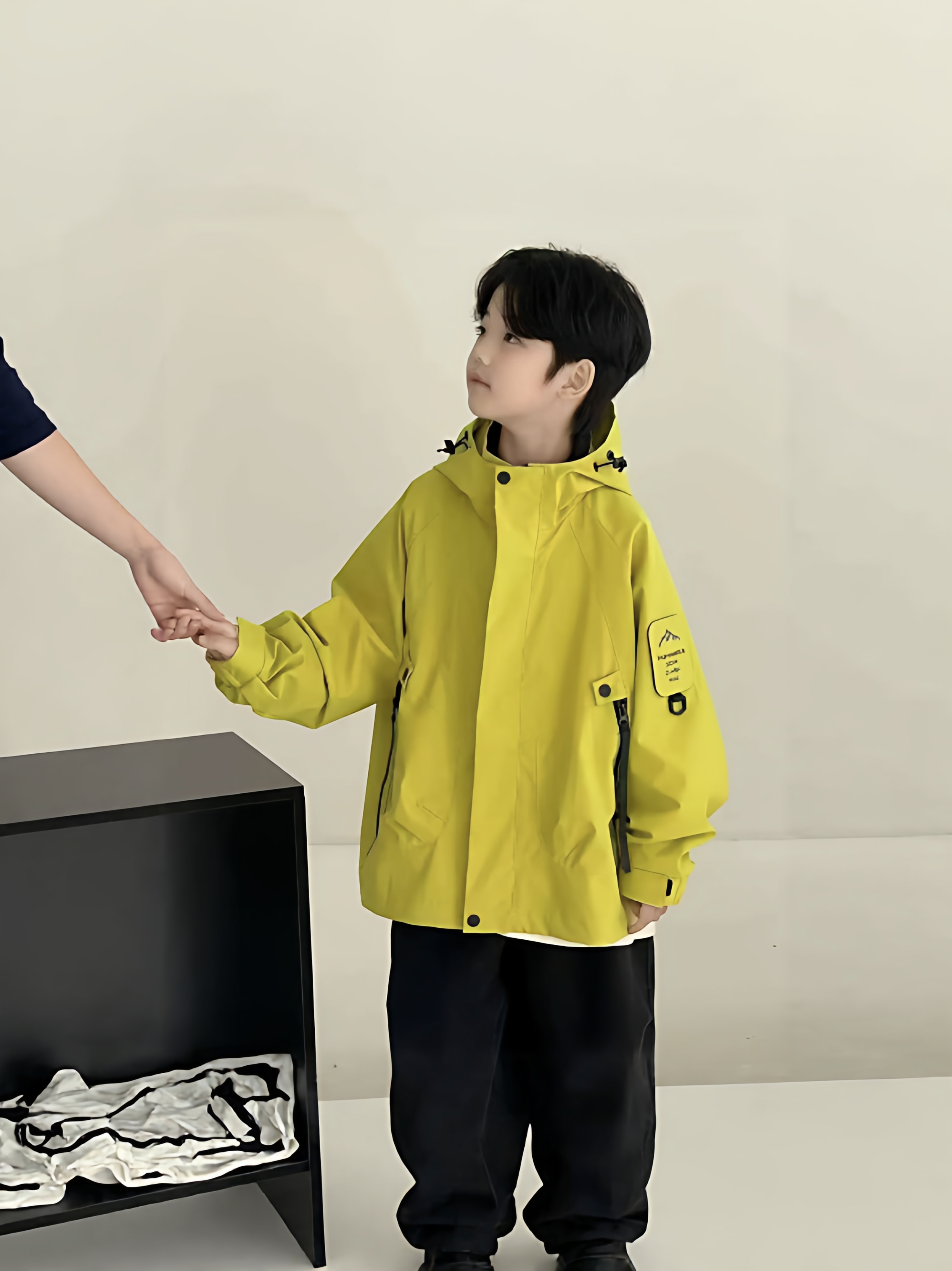 2025浅秋新款儿童户外冲锋衣防风防水外套男童女童休闲外套风衣