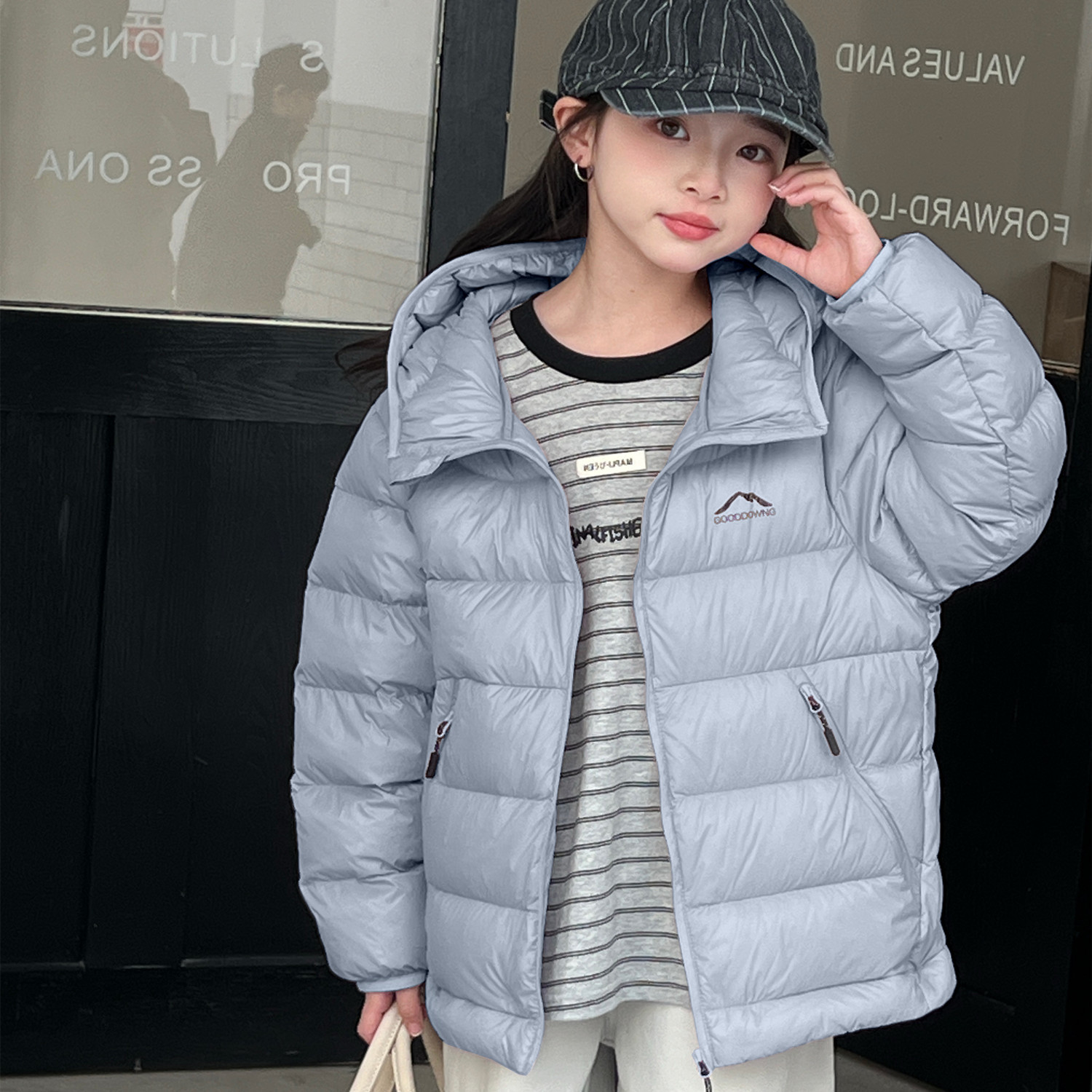 2025秋冬新款90白鸭绒轻薄儿童短款羽绒服连帽超轻柔软男女童