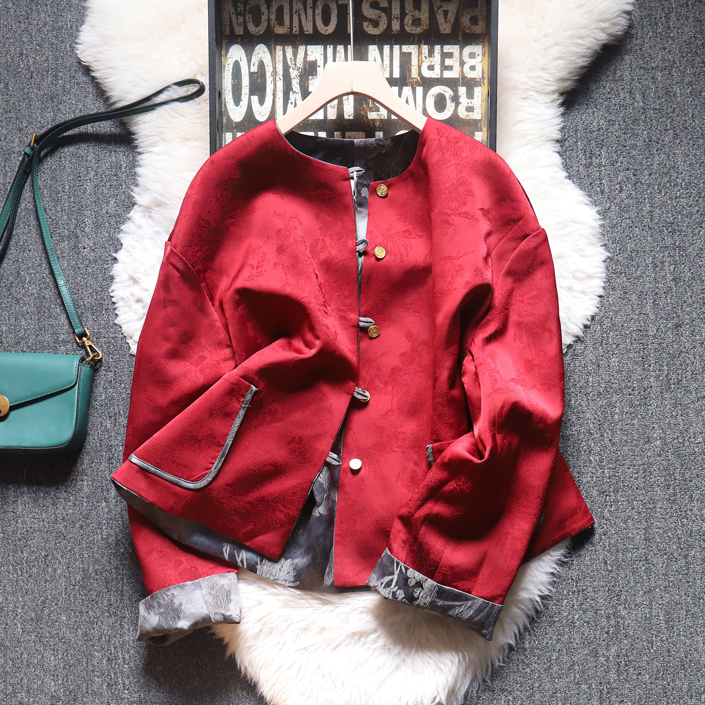 两面穿丝滑缎面外套女2026春秋装新中式国风新年红色提花气质上衣,女装/女士精品,短外套,淘宝优惠券,粉丝福利购,淘宝优惠卷