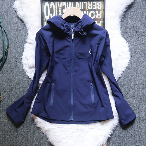运动穿搭轻薄连帽外套防晒衣服女