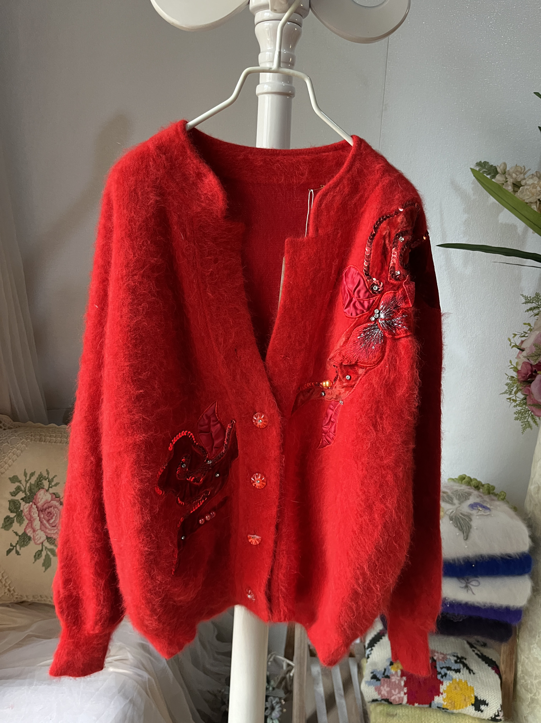 卢昱晓类似款甜美少女洋气大红色喜庆立体花朵钉珠兔绒开衫不退换