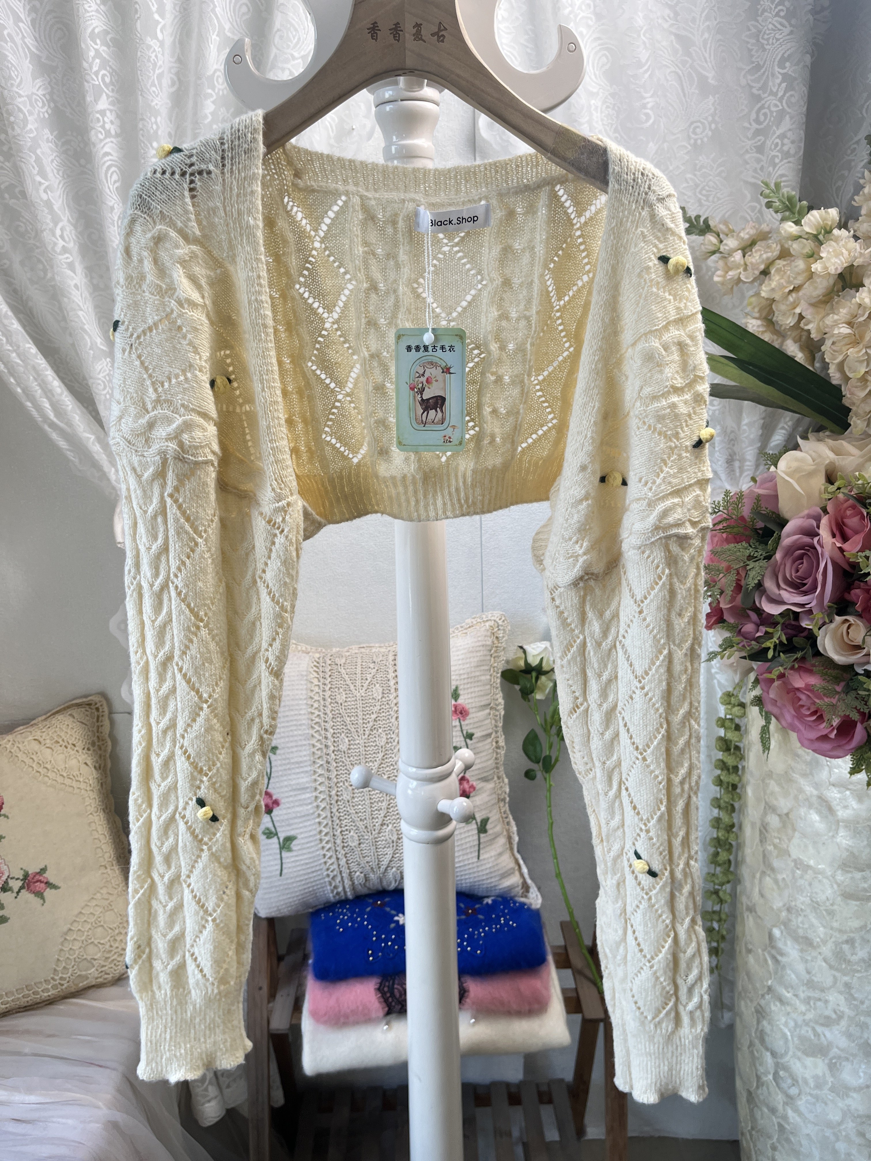 日系甜美黄色立体钩花提花羊毛开衫毛衣外贸原单超短款披肩小坎肩