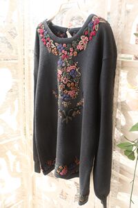 深蓝色手工精致珍珠串花美艳重工工艺艺术品套头含100%羊毛款2