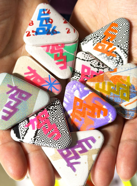 StudioPills手作边角料重组反光徽章吧唧三角安全配件创意礼物