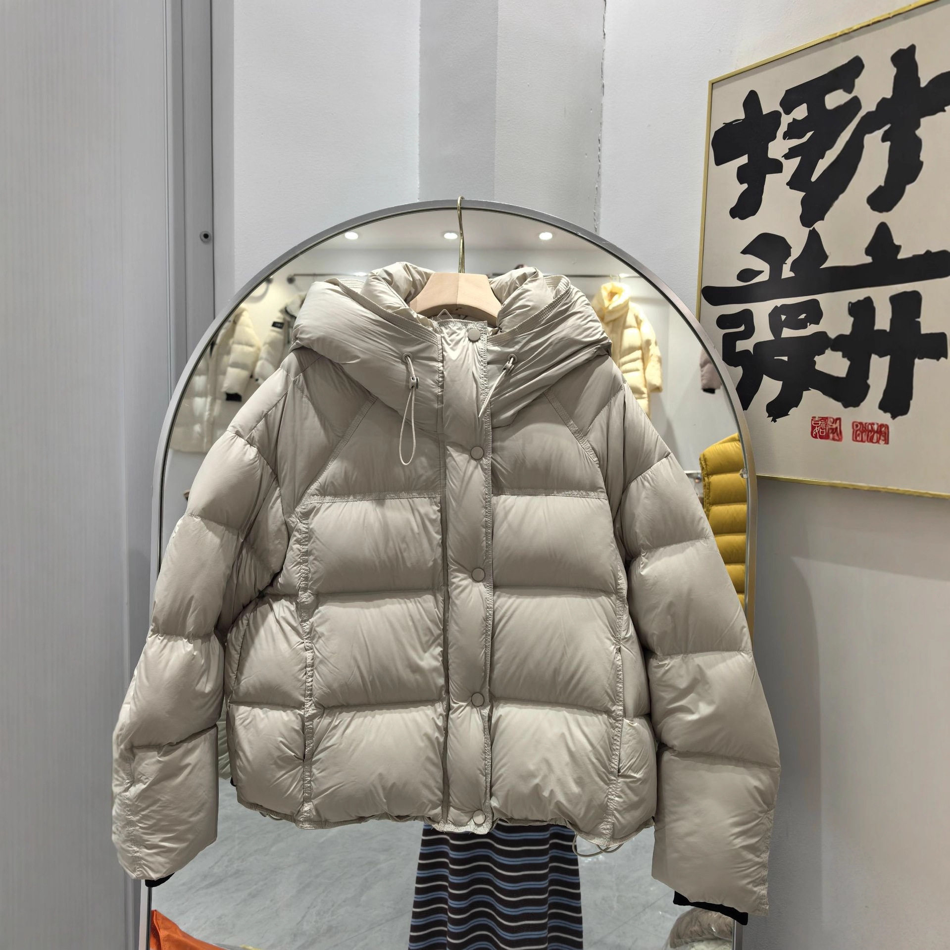 2026冬季云朵泡芙加厚短款紫色羽绒服女冬季宽松连帽90白鸭绒外套