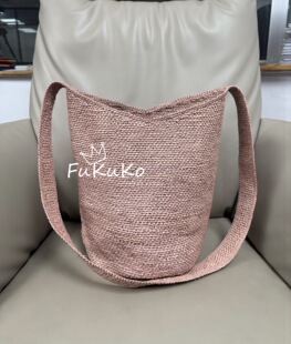 Fukuko新款蜜桃粉拉菲草小水桶包手工编织女士单肩斜挎手提度假