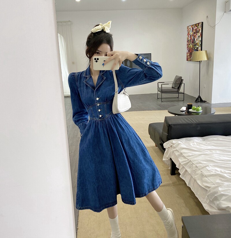 欧洲站春装2026新款泡泡袖牛仔连衣裙女长袖法式收腰露背长裙子潮