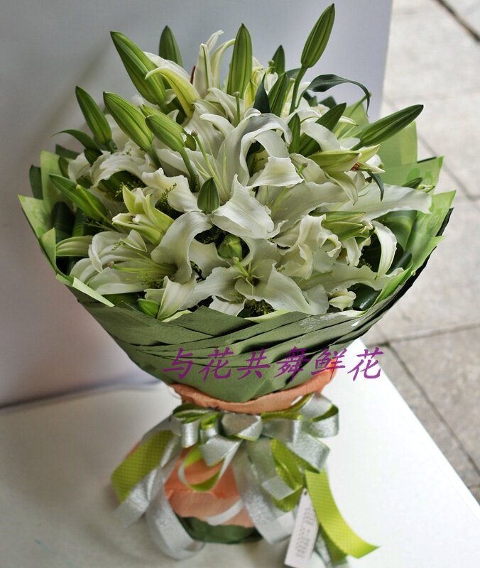 9枝香水白百合花束厦门鲜花店同城鲜花速递爱情生日祝福送花订花