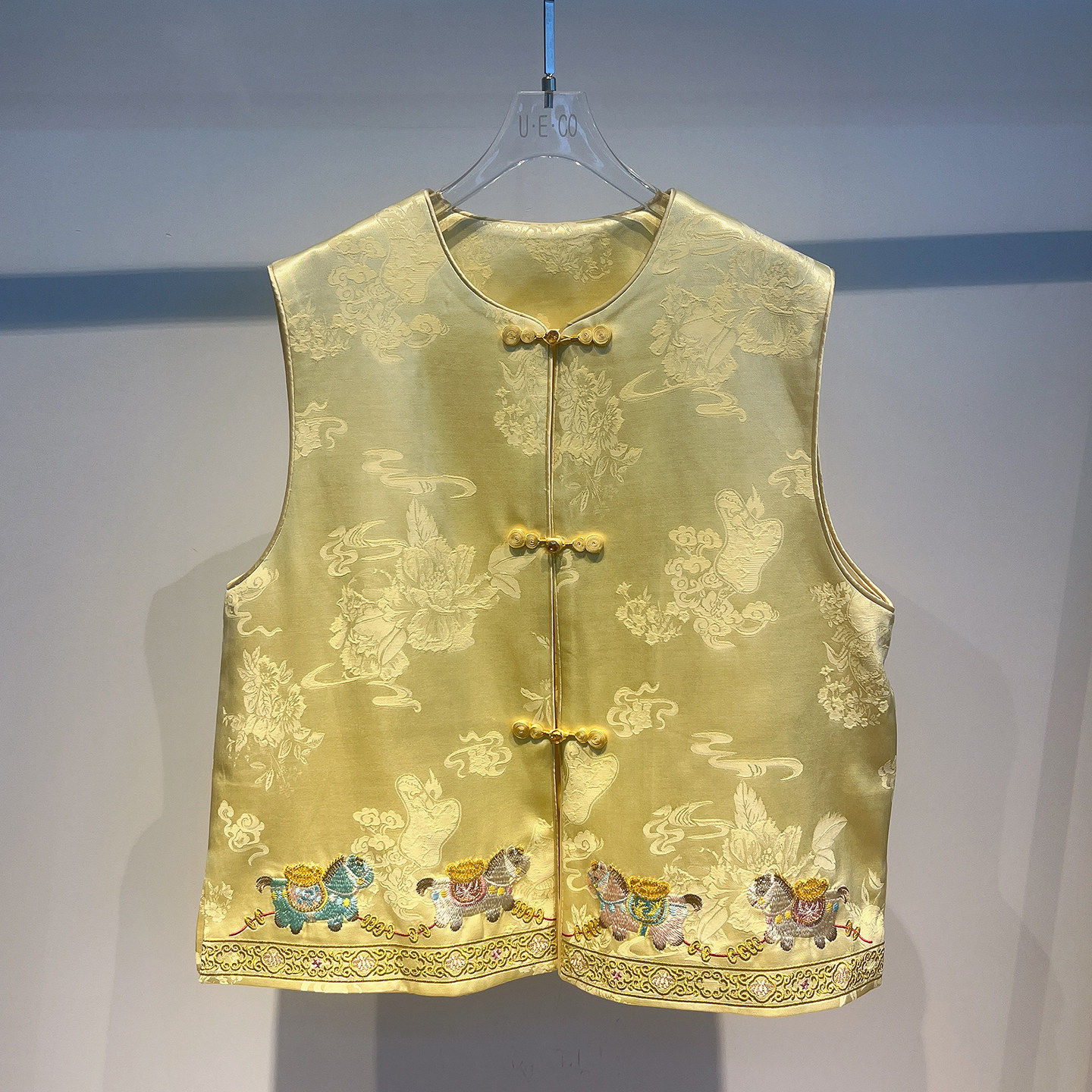 2026春装新款国风提花重工刺绣小马串珠新中式百搭砍肩马甲女潮