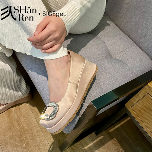 奢华水钻大方扣单鞋松糕小众