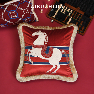 红色沙发抱枕马年绣花腰靠喜庆新年装饰靠枕中古风别墅客厅靠垫