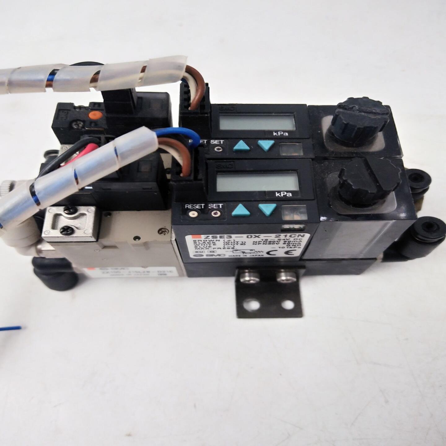 拆机真空发生器 ZX100-J15LZB-D21C ZSE3-OX-21CN实物图