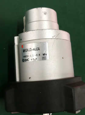 气爪中心推进器气缸式MHSHJ3-40DA    九成新