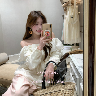 大爱这一款solo爆爆有点小特别的浪漫·荷叶领一字肩提花小衫2628