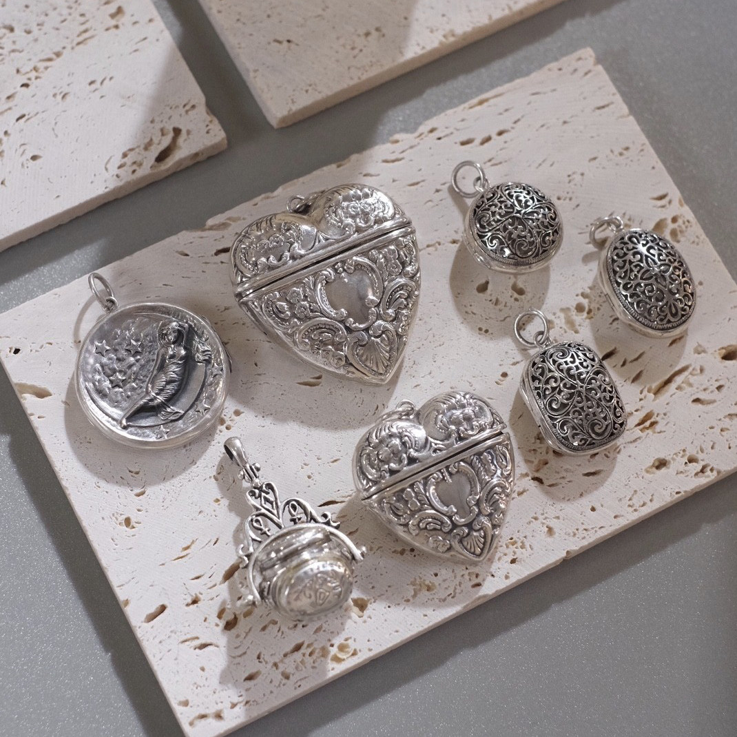 925纯银 古董风格老式烟灰缸个性桃心月亮美人鱼元素镂空相盒吊坠