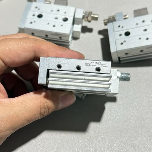 亚德客气缸HLS8X10SA 原装正品，实物拍摄，成色9--议价商品