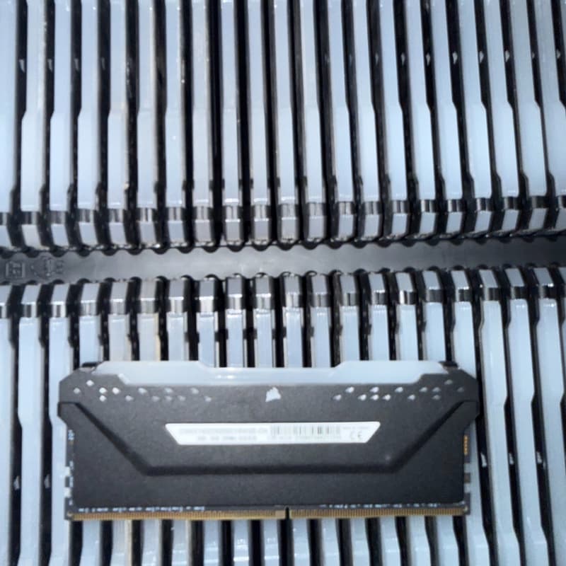 海盗船VENGEANCE RGB PRO DDR4 16G--议价商品