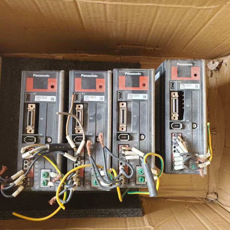 松下伺服驱动器MBDJT2210,400W,有四个价格是一个--议价商品
