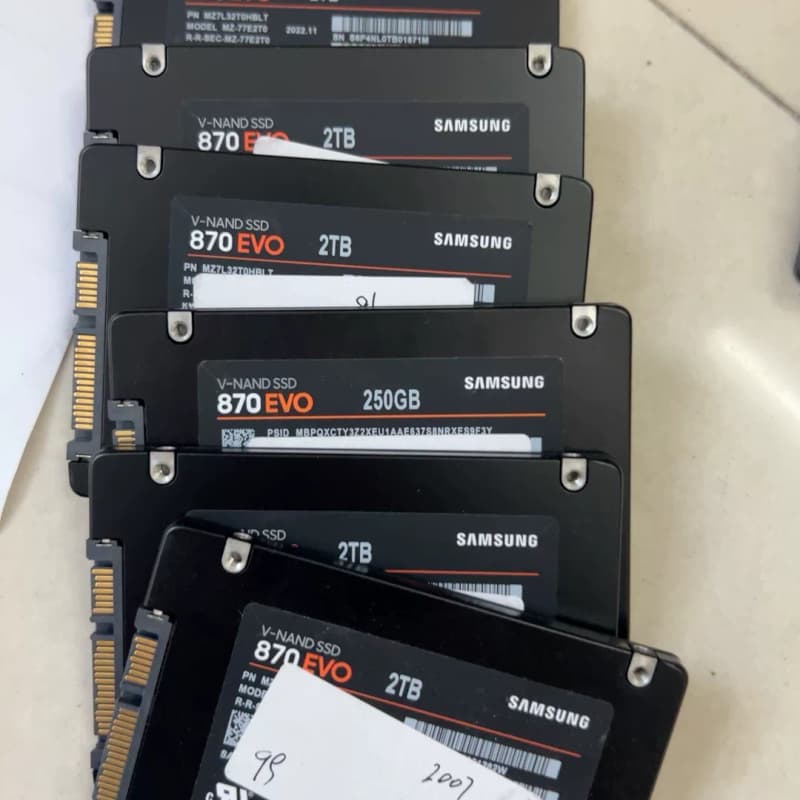 三星固态硬盘870EV0 2T 健康度98.99 100--议价商品