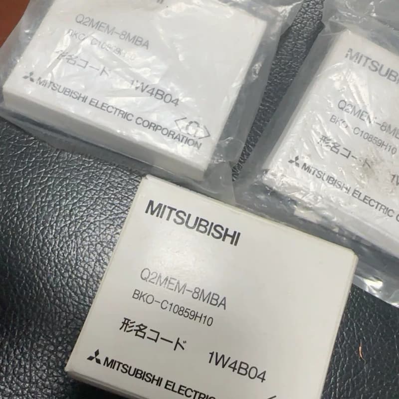 Q2MEM-8MBA，三菱PLC内存卡，全新正品，3个，开封--议价商品