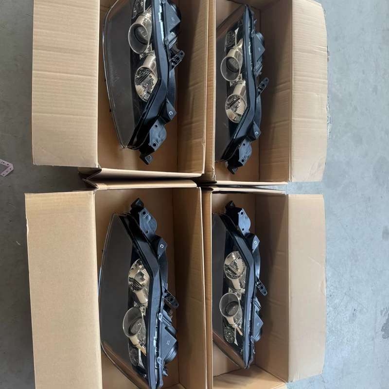 原装进口疝气大灯 原装半总成，不带疝气包，感兴趣的--议价商品