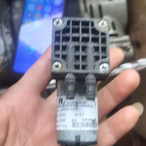 出售KNF NEUBERGER微型直流隔膜泵，型号UNMP5--议价商品