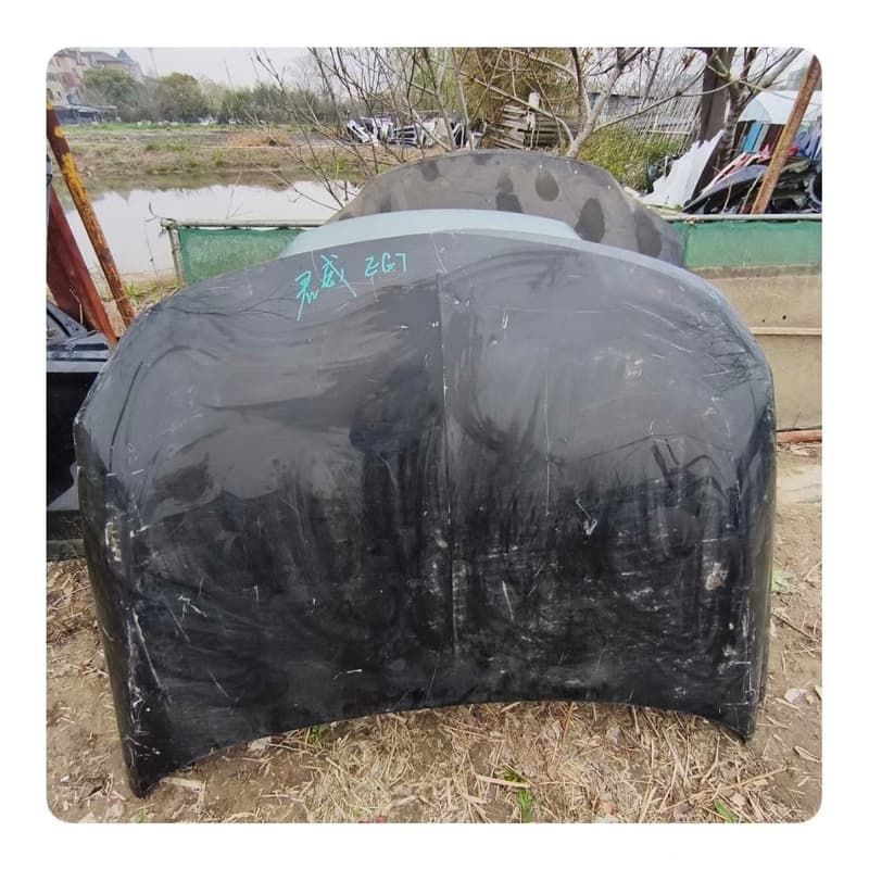 君威机盖，原厂拆车件，黑色，轻微使用痕迹，结构完整。适合需要