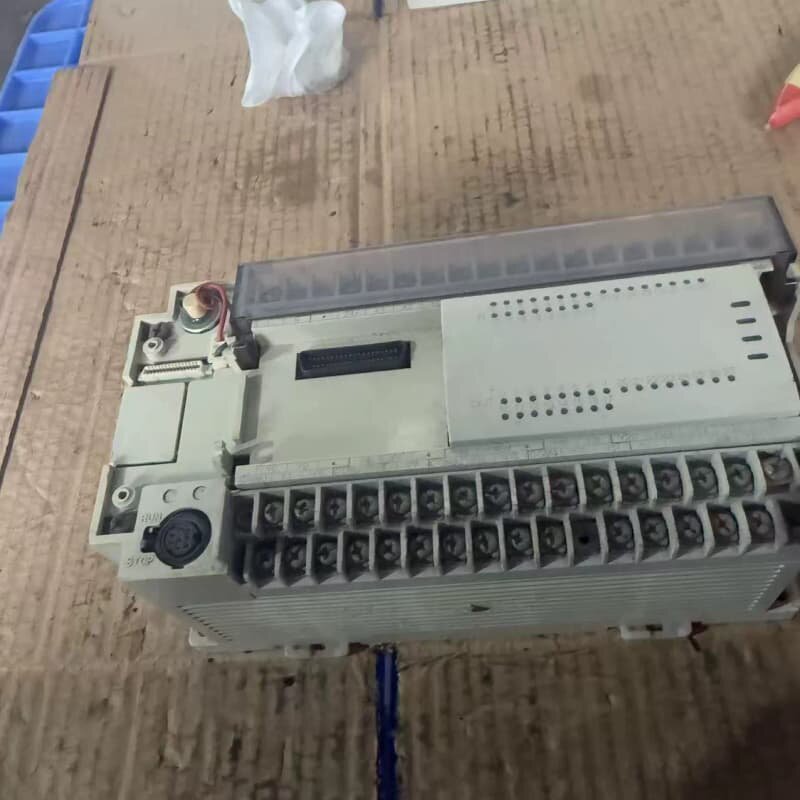 拆机一个二手三菱PLC，FX2N-48MR-001，，实物如--议价商品