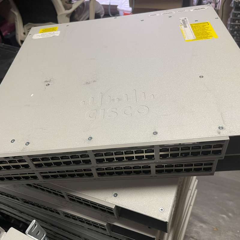 Cisco 思科9300-48T-E二手交换机，48口千兆，--议价商品