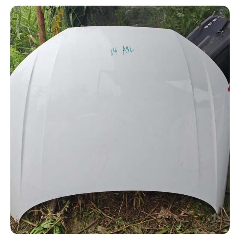 奥迪A4L B10机盖,原厂拆车件,轻微使用痕迹,结构完整,--议价