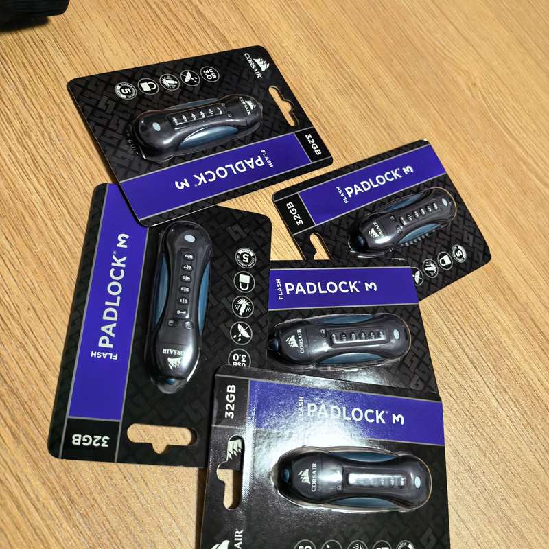 Corsair Padlock M 32GB U盘 USB3--议价商品