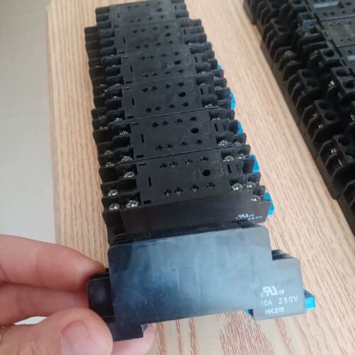 正品OMRON继电器底座 PYF08A-E 8孔 11只2元--议价商品