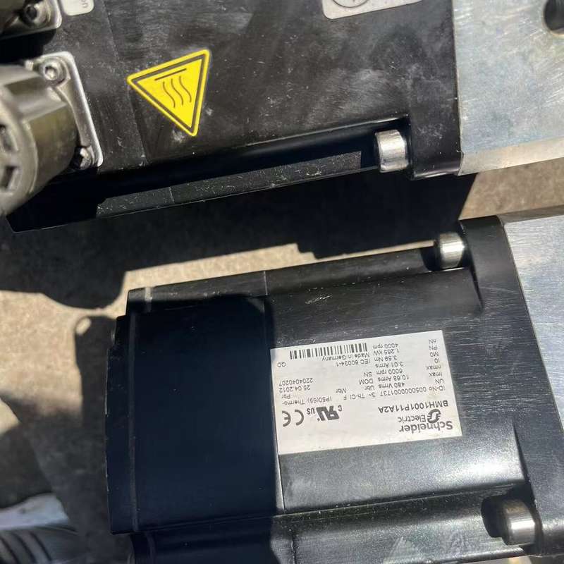 施耐德电机型号BMH1001P11A2A,有3个插头断了,功--议价商品