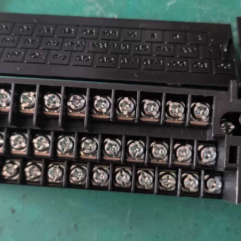 三菱A740/F740变频器用的主板接线端子两个,全新的。图--议价商