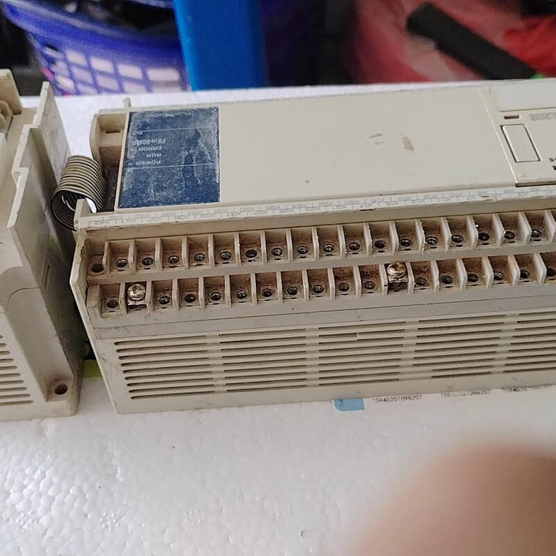 三菱PLC FX1N-60MR-001十扩展Fx2N一8ER--议价商品