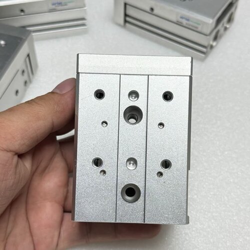 亚德客气缸HLS16X30S，原装正品，成色如图，功能正--议价商品
