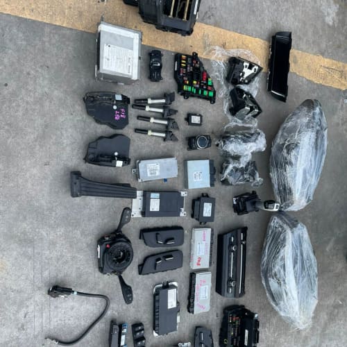 宝马新款F18全车电器 大灯总成 车身电脑 座椅模块 组合开--议价