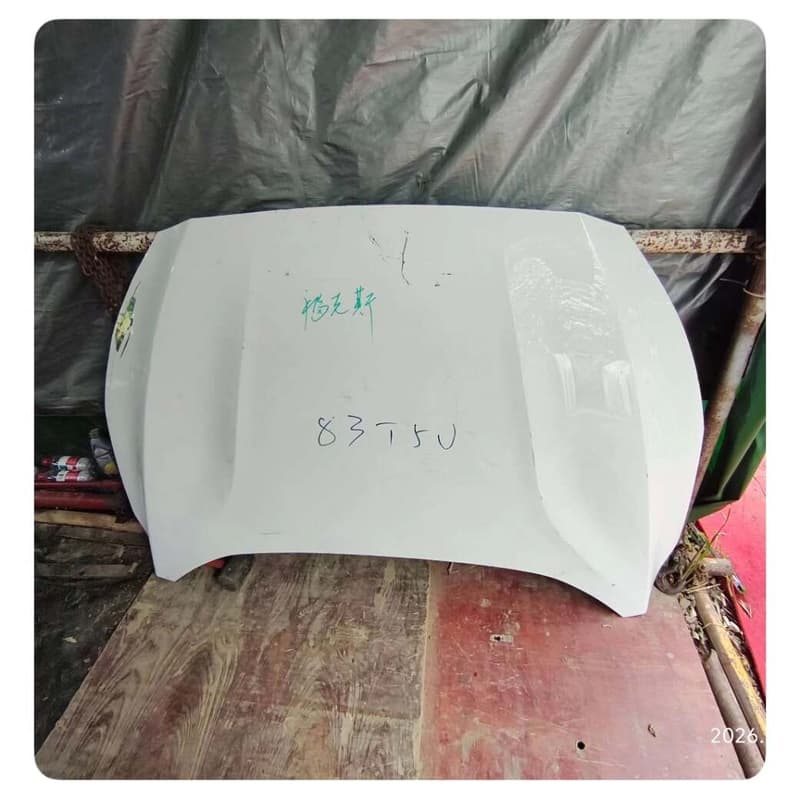 23福克斯原厂机盖,白色拆车件,结构完整,原车漆,成色还可以--