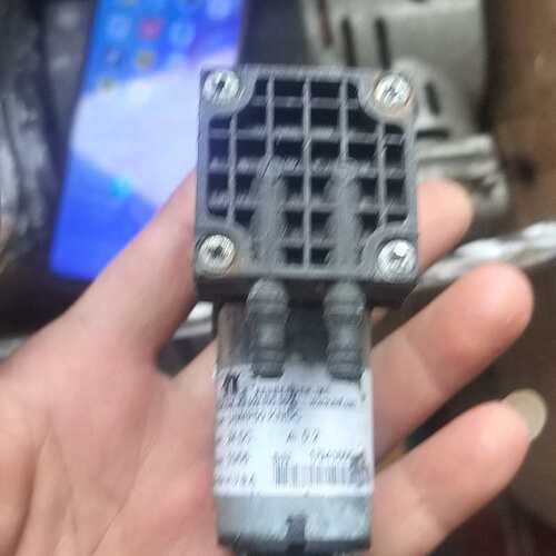 出售KNF NEUBERGER微型直流隔膜泵，型号UNMP5--议价商品