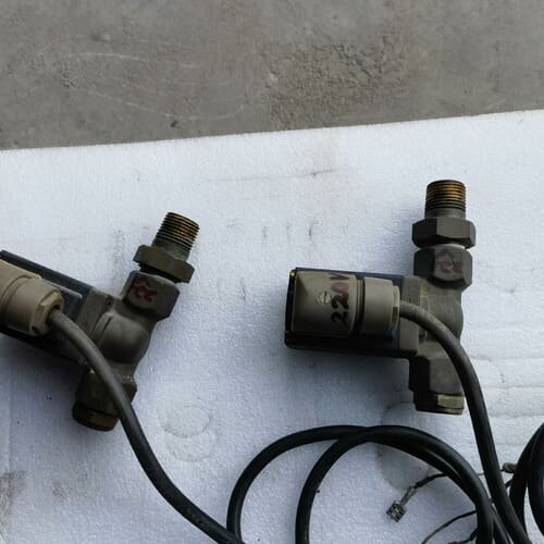 德国进口空气压缩机上拆卸来的两个纯铜电控通气阀,电压220v--议